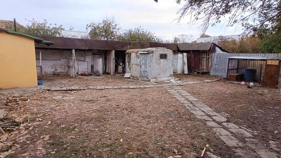 Casă spațioasă cu 4 camere , curte și teren generos în Mașloc - Poză 27