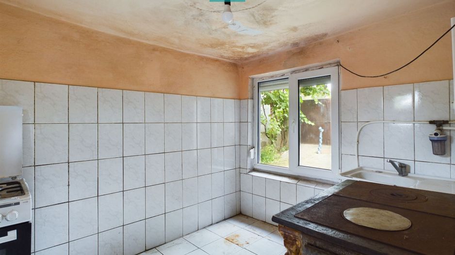 Casă cu 3 camere de vânzare în Bujac - Poză 10