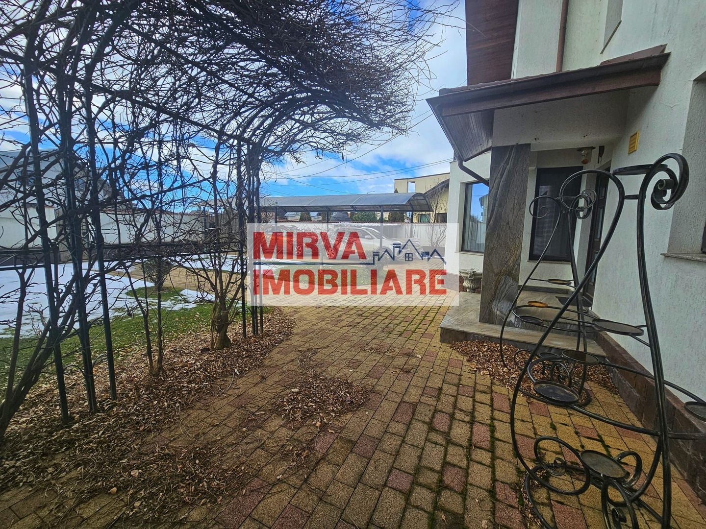 Vilă spațioasă Strejnicu S+P+1E+M, 8 camere, garaj, teren 595 mp - Poză 5