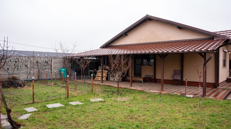 Casa cu 3 camere 400 mp Nojorid utilitati - Poză 3