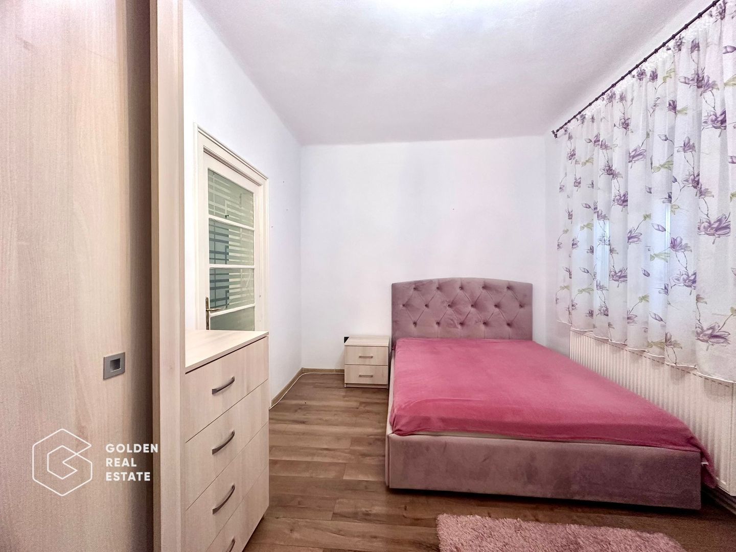 Casa centrala cu 3 camere, curte privata și gradina - Poză 6