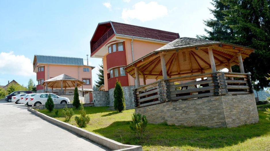 Domeniu turistic, zona pitoreasca, priveliste, aer curat, Fundata, Brasov - Poză 6