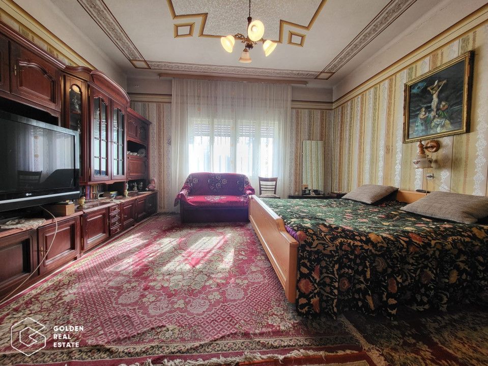 Casa cu doua corpuri de cladire si anexe, teren 1350 mp, Savarsin - Poză 6