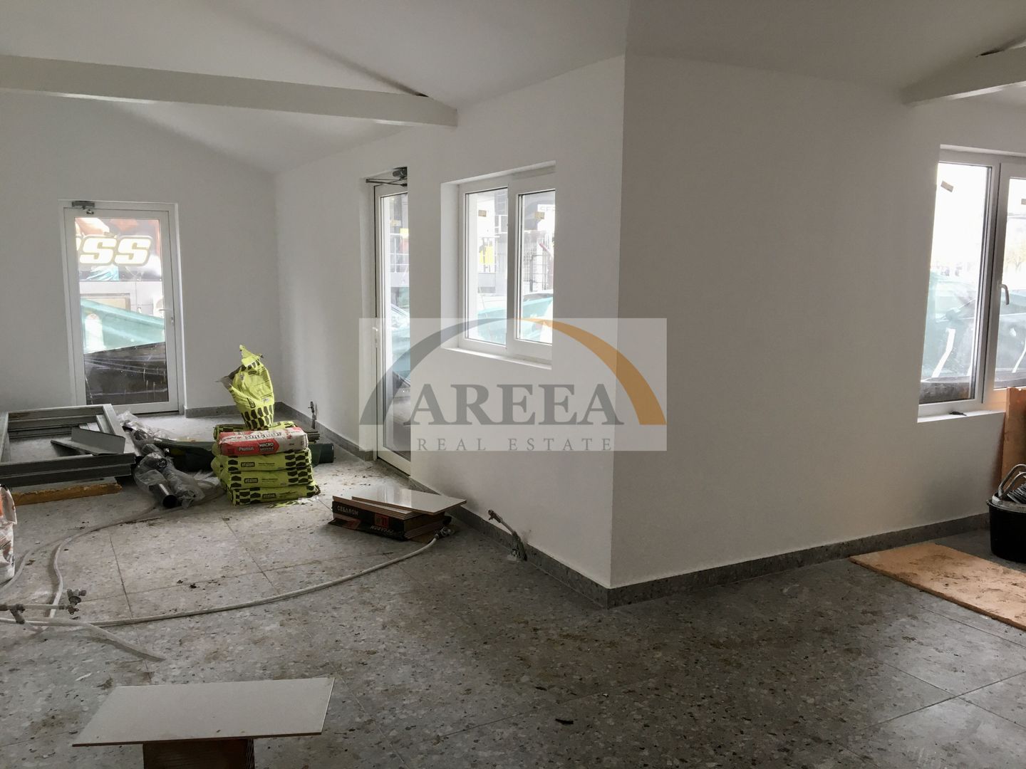 INCHIRIERE - spatiu comercial PIATA SUDULUI - parter, curte, parcare - Poză 3