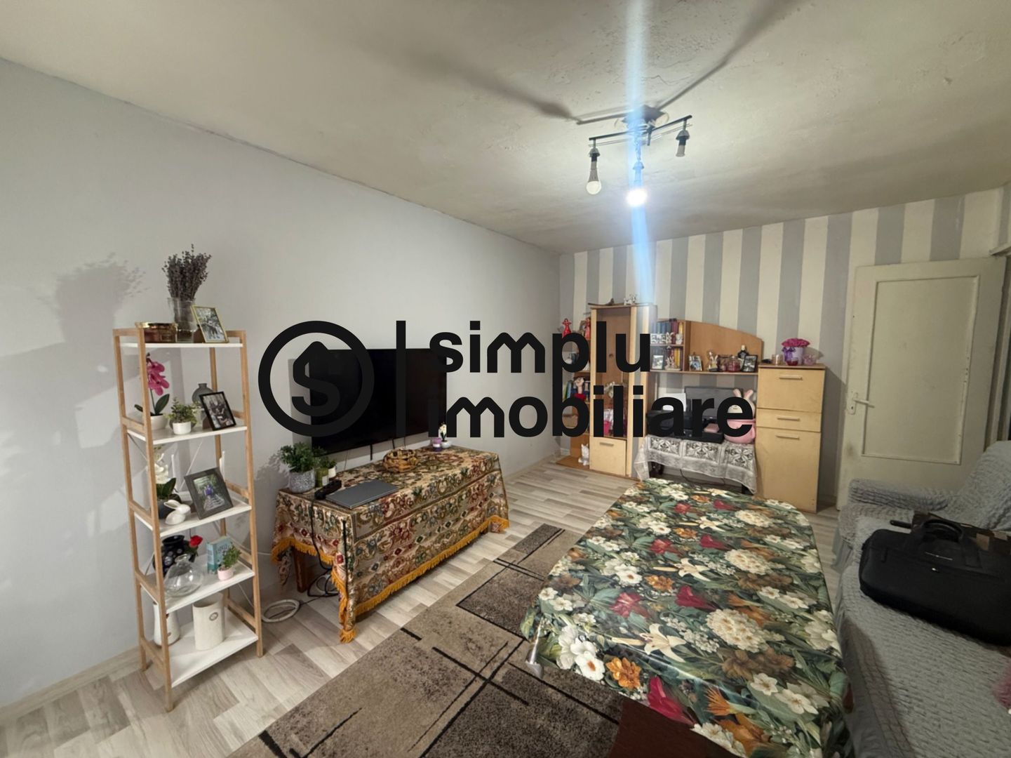 Apartament 2 camere Decomandat 1 Mai zona Pelendava et 1/4 - Poză 1