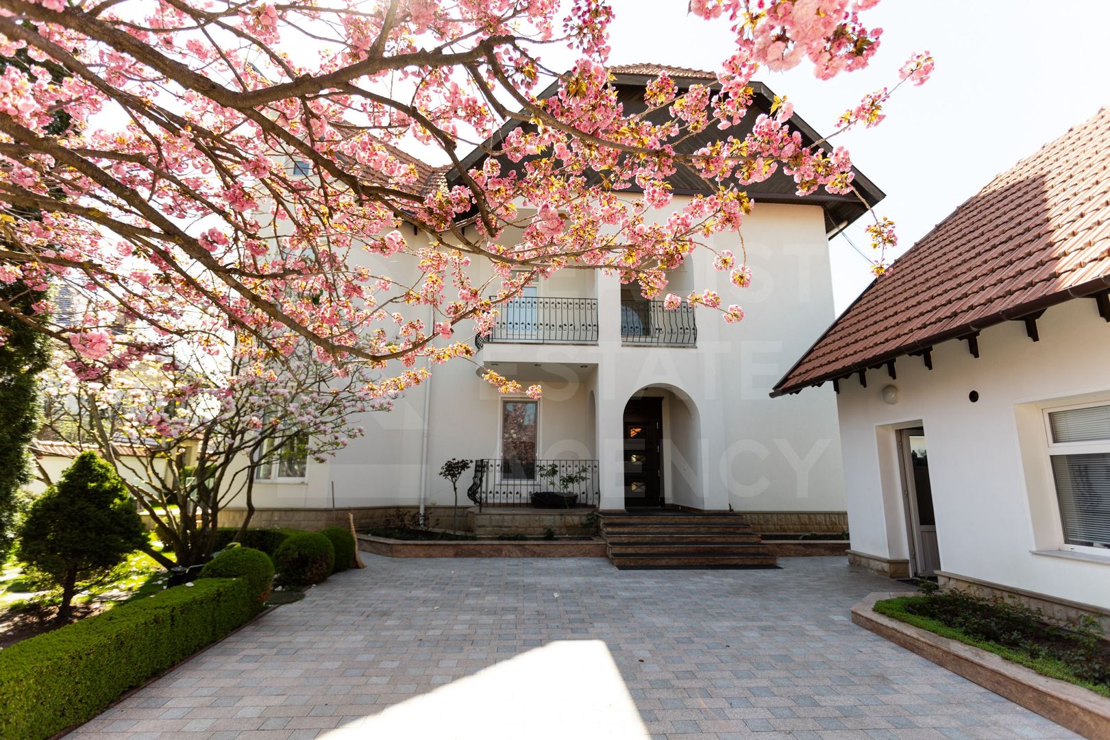 Chirie, casă, 3 nivele, 5 camere, strada Drumul Viilor, Telecentru - Poză 1