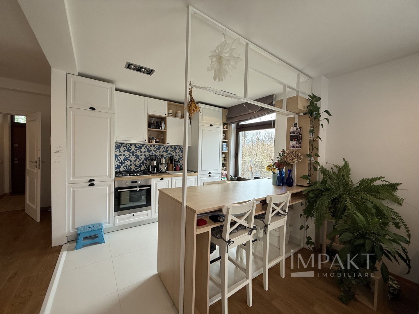 Casa insiruita deosebita cu 5 camere in cartierul Sopor - Poză 2