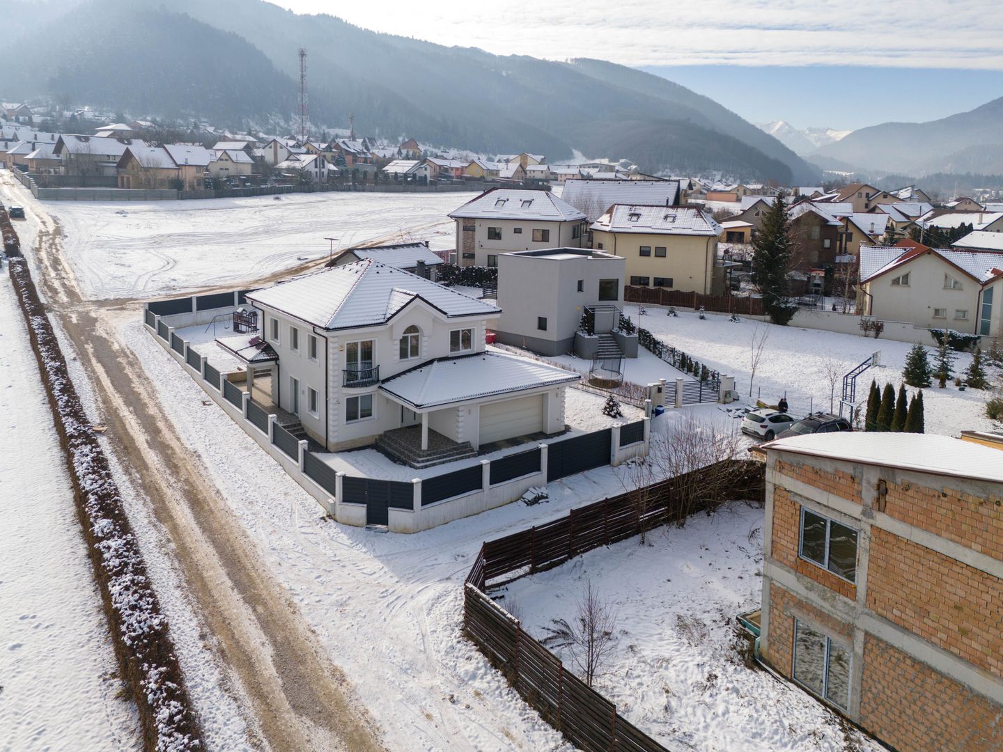 Casă ideală pentru familie în Brașov, Bunloc – spațioasă, luminoasă, priveliște - Poză 56