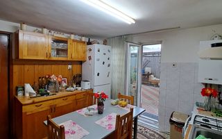 Casă cu 5 camere, zonă semicentrală, ideală pentru locuință sau birou. - Poză 4