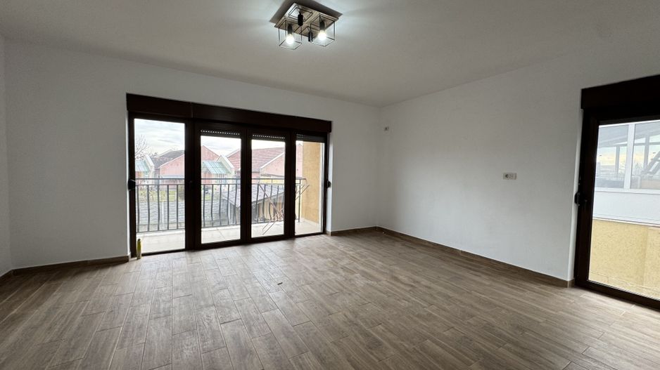 Duplex spațios, prima închiriere, in zona Lunei - Poză 3