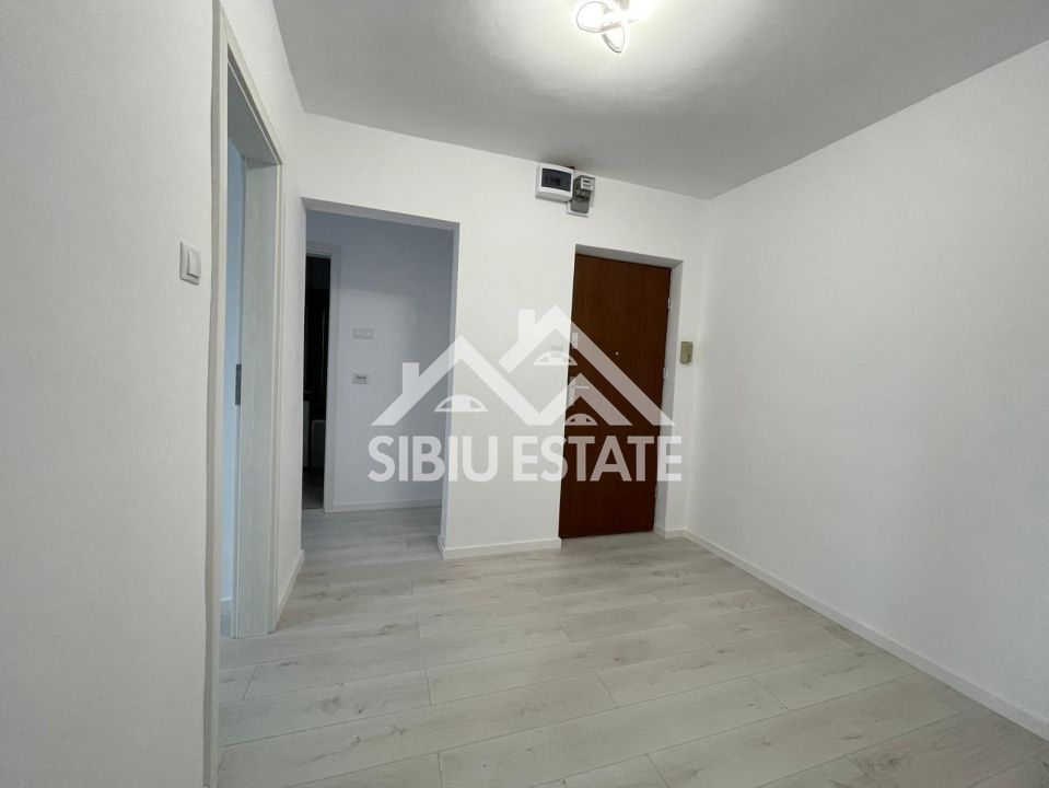 Apartament decomandat cu 2 camere, balcon, etaj 3, recent renovat, -Sibiu - Poză 3