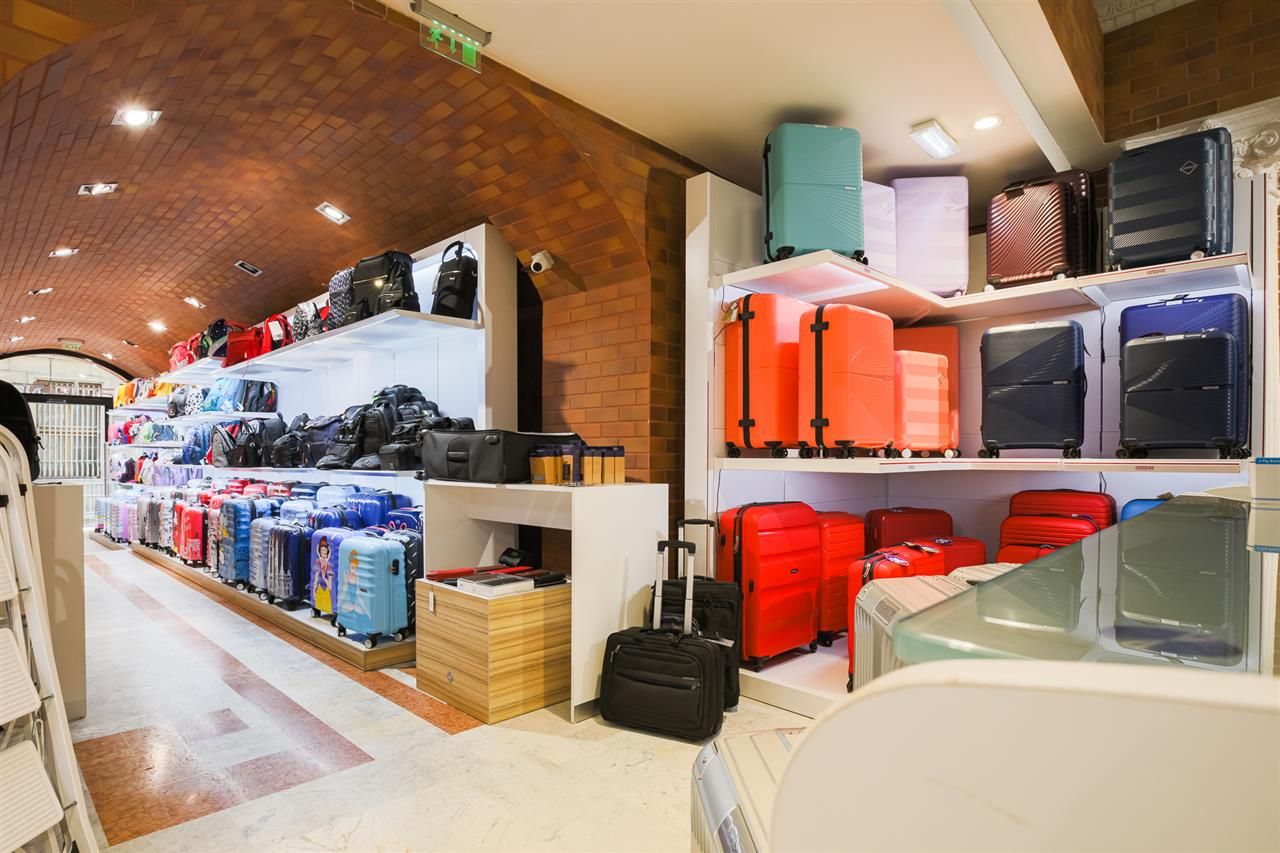 Sub mantia arhitecturala istorica a Cetatii Timisoarei, Spatiu comercial - Poză 5