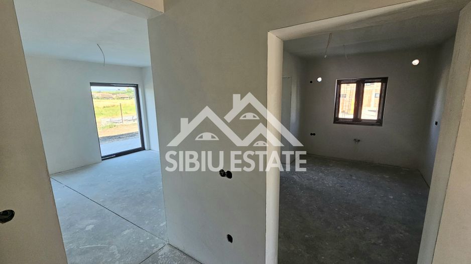 Casa noua 4 dormitoare, spatiu bun pentru familie - Poză 16