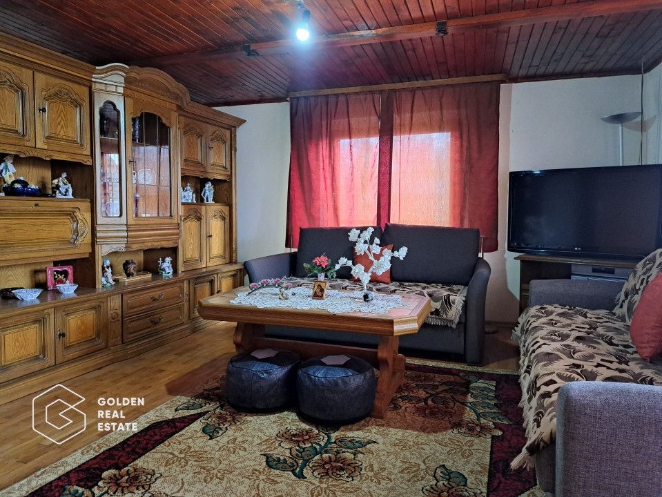 Casa mare cu 2 spatii comerciale, in Faget - Poză 3