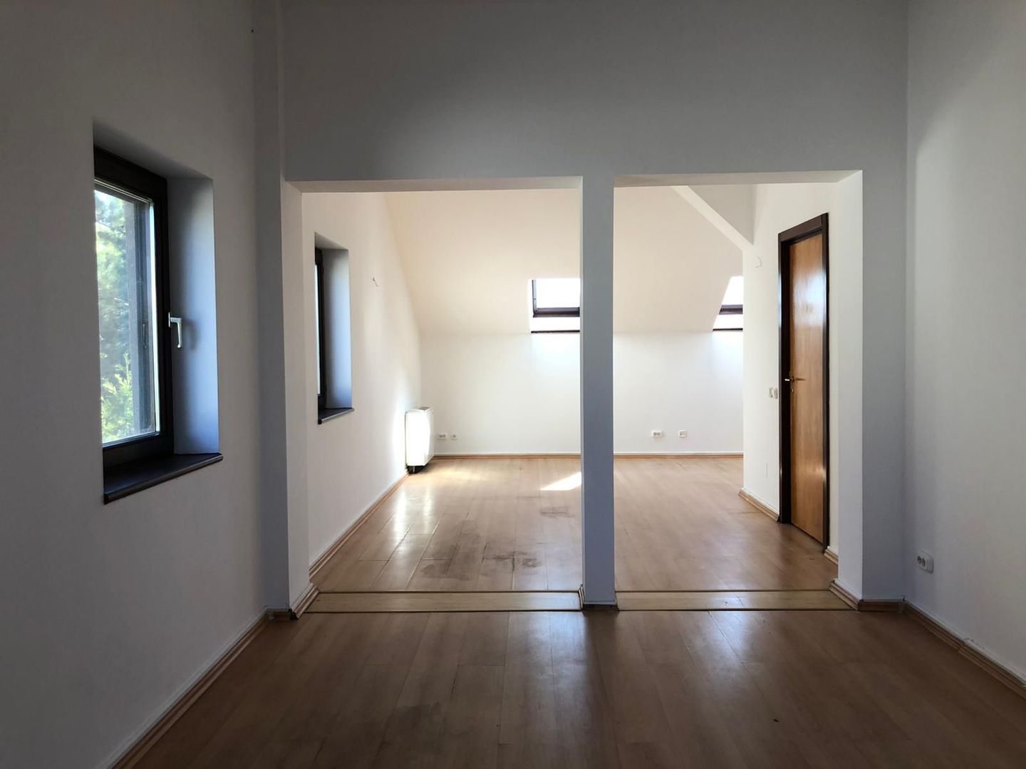 Vila 6 camere cu iesire la lacul Baneasa teren 317 mp - Poză 10