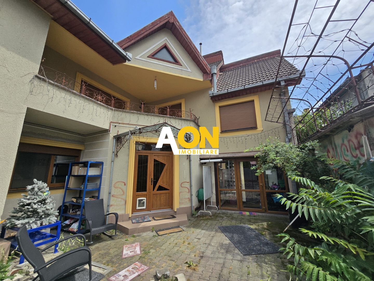 Vila cu 6 Camere,  Zona Centrala - Poză 1