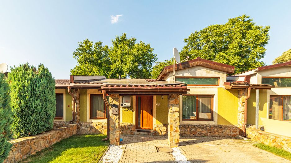 Casă în Cartierul Verde, independentă energetic - Poză 8