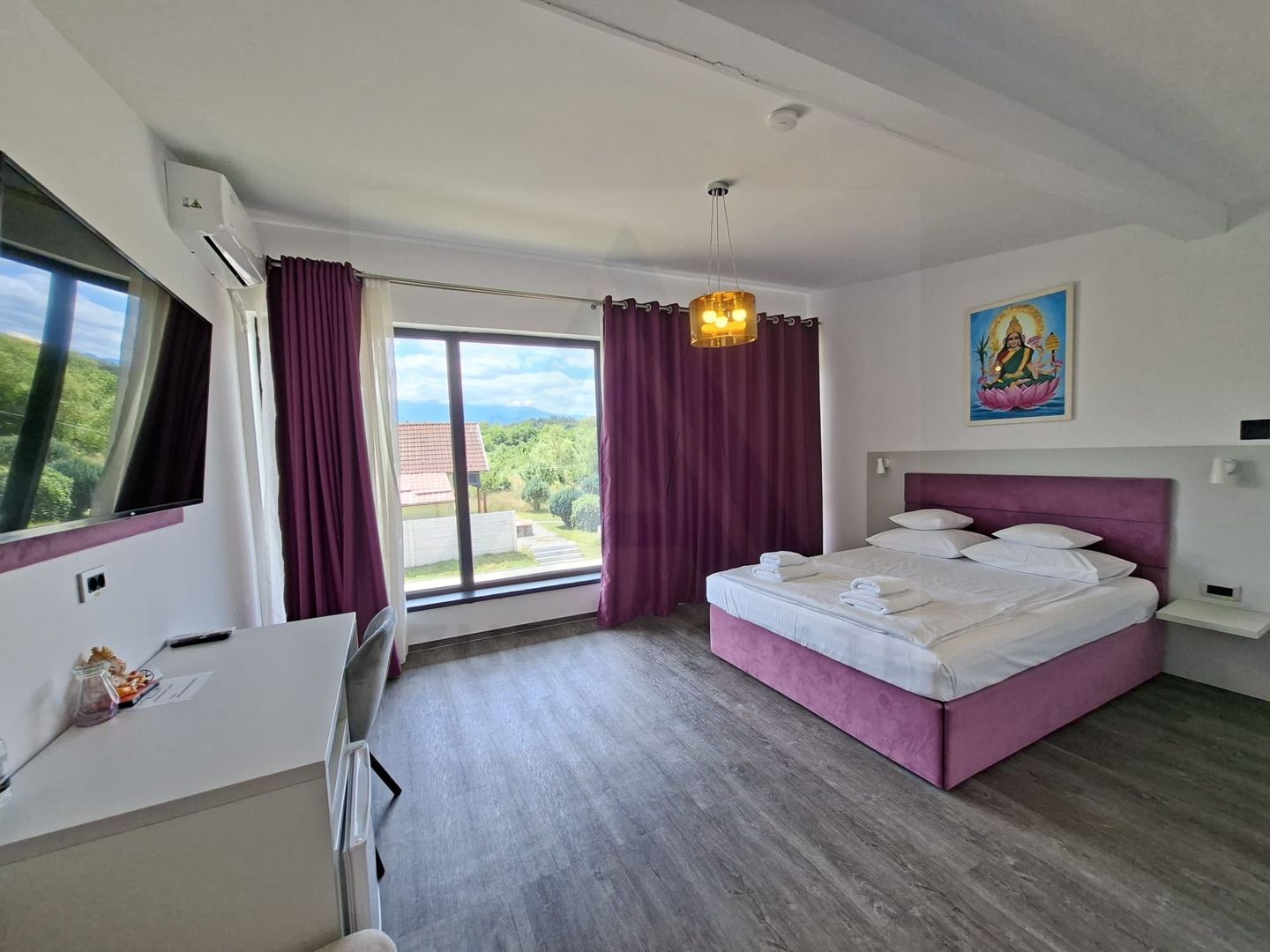 Pensiune 600 mp an 2023 si casa 130 mp teren 4600 mp zona V. Avrigului - Poză 2