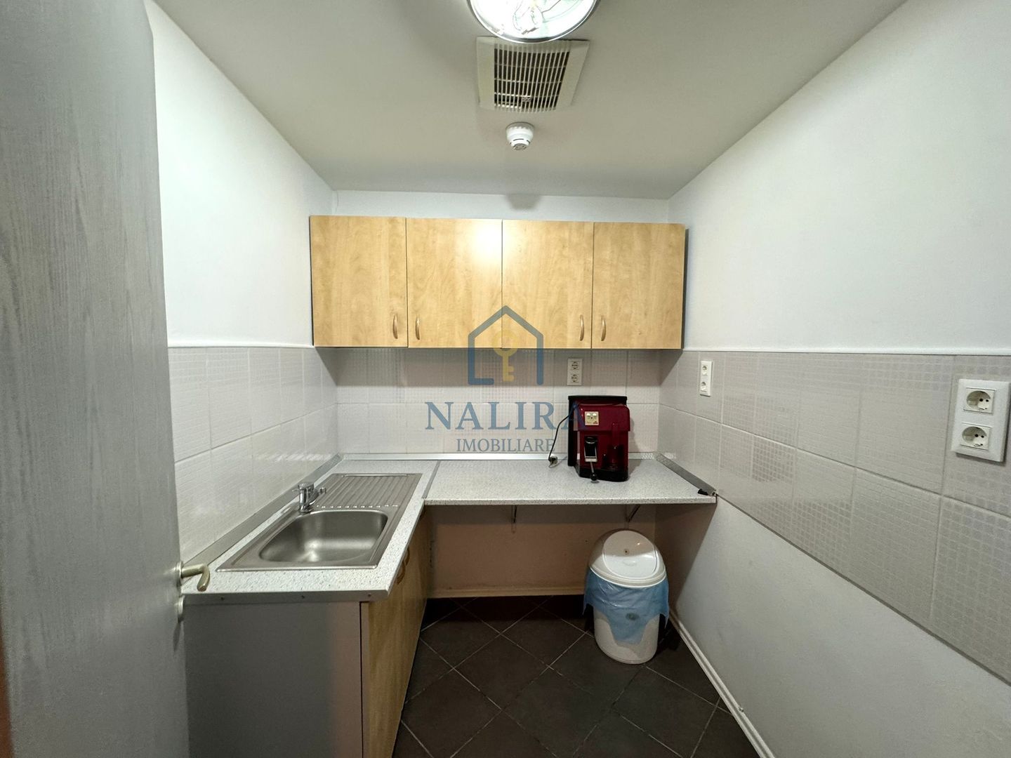 Spatiu comercial de inchiriat- parter - in cladire de birouri Olteniei - Poză 7