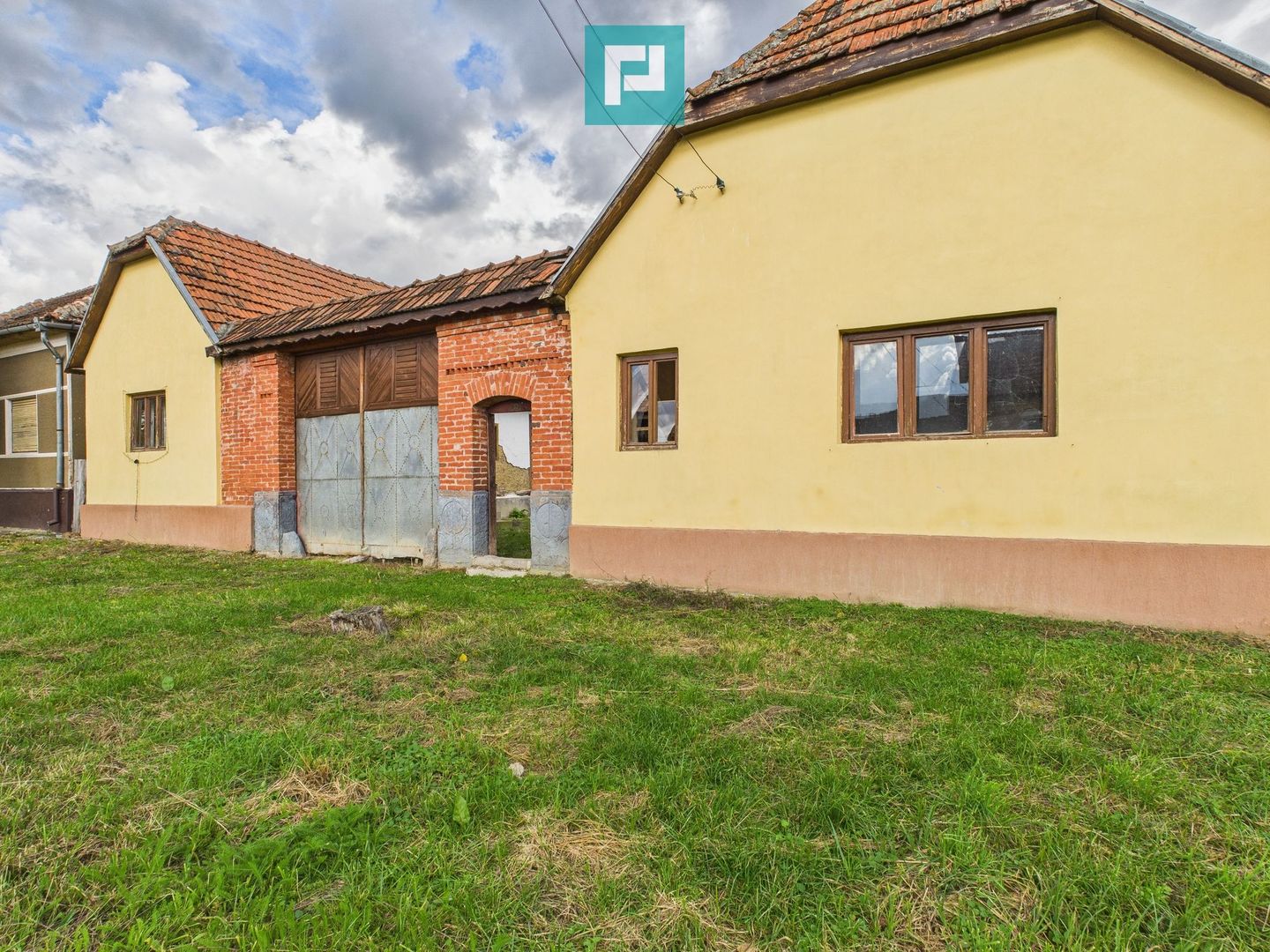 Casă cu 4 camere în Buhani, Dezna - Poză 1