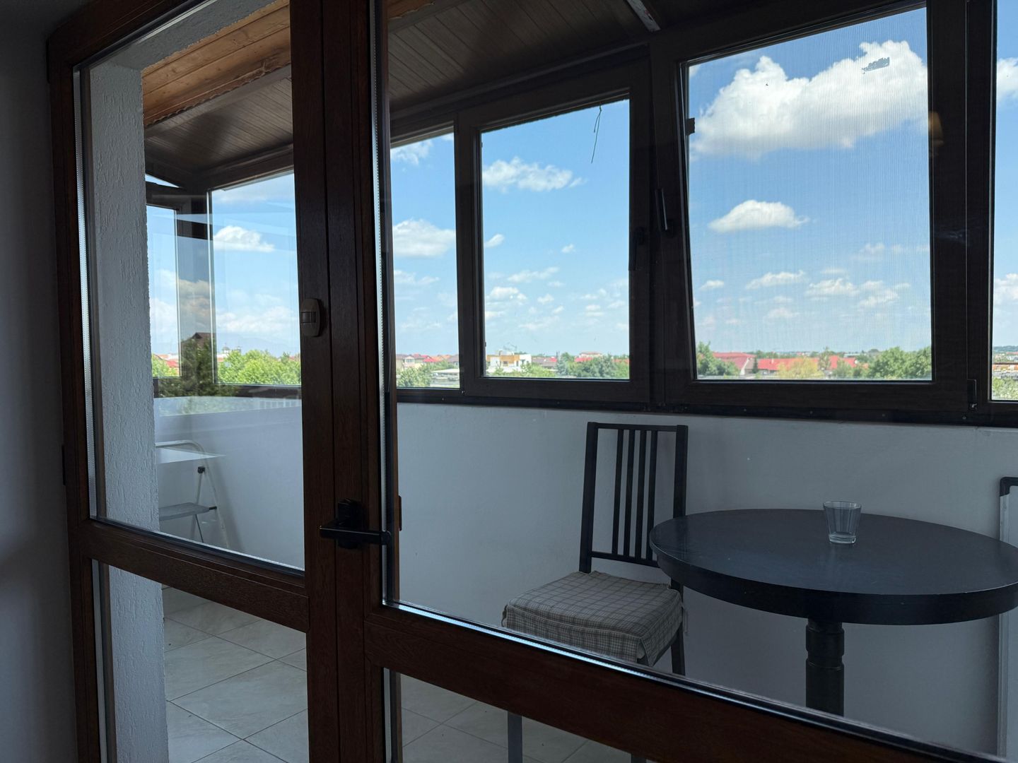 Apartament spațios cu 3 camere | 2 băi | Dressing | Otopeni - Poză 4