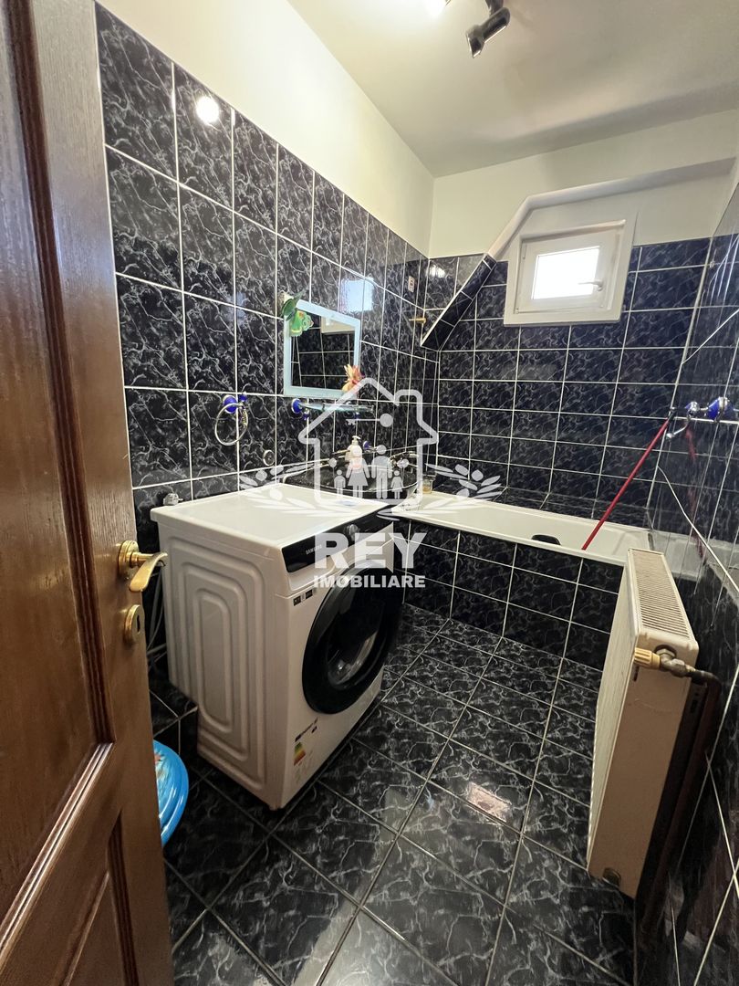 De vanzare- Apartament 3 camere str Luptei - Poză 4