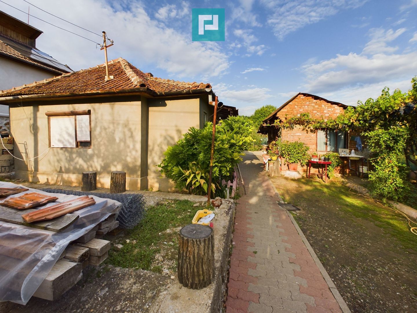 Casă cu 2 camere și 456 mp teren în Ghioroc - Poză 14