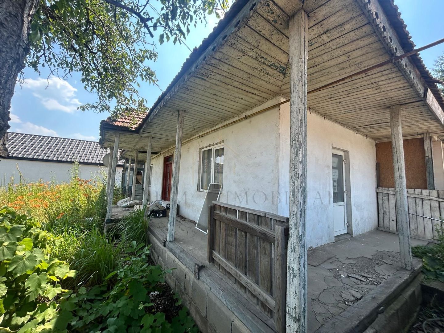 Casă de vânzare în centrul Oituzului, DN11 - Poză 11