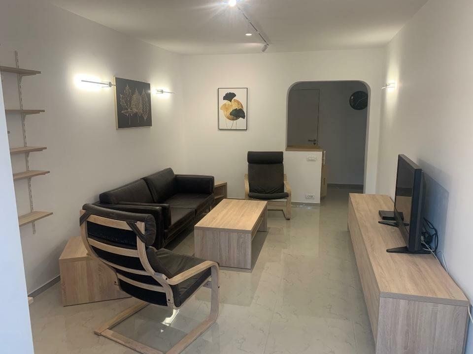 Inchiriez - 3 camere - renovat recent - anvelopat . - Poză 6