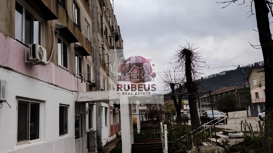 Mic la întreținere, bun la randament: apartament în Orșova - Poză 9