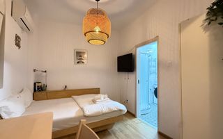 Garsoniera Universitate | View Hotel Corinthia - Poză 3