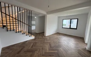 Vila Tunari cu vedere la LAC, 135m2 si curte mare - Poză 11