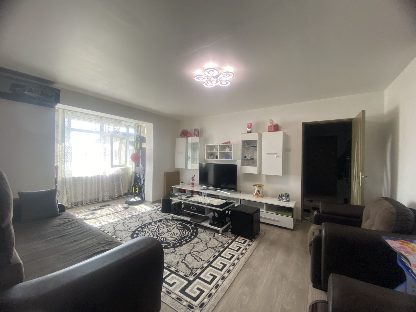 Vanzare apartament 2 camere luminos și primitor – Micro 11,Târgoviște - Poză 2