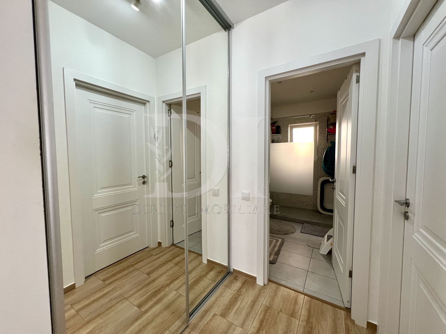 Apartament cu doua camere / Curte / Parcare - Poză 11