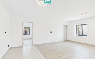 Casă cu 4 camere și teren de 738 mp - Șimand - Poză 10