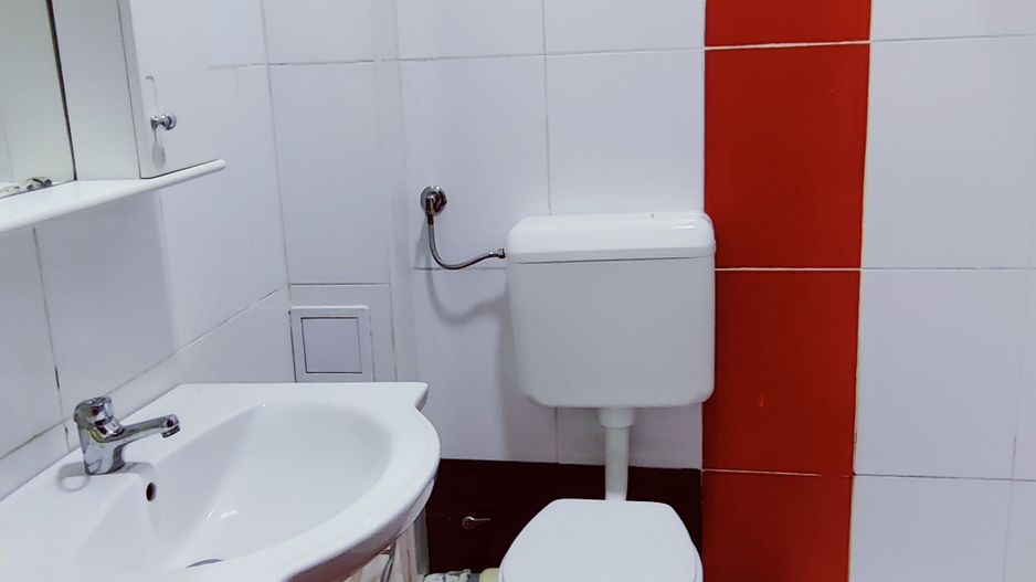 CASA 65 MP LA CURTE COMUNA CU TEREN 650 MP ZONA FRATELLI - Poză 7