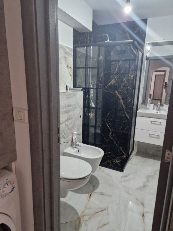 Vand apartament la cheie full - Poză 1