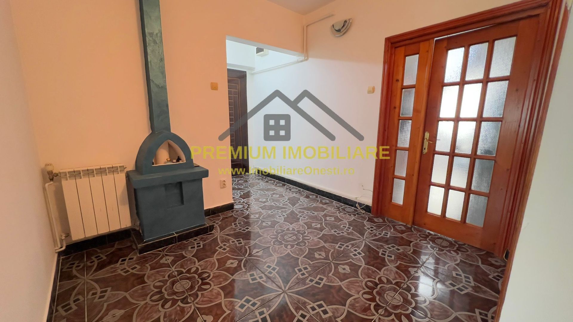 Apartament 3 camere etaj 1 de vanzare - Poză 4