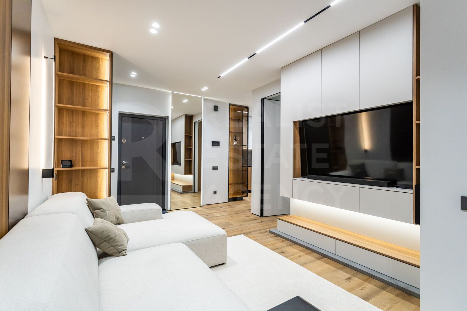 Apartament mobilat de 90 mp cu 3 dormitoare în Buiucani - Poză 2