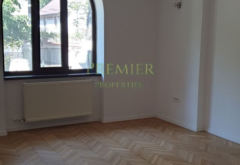 închiriere o vilă interbelică elegantă, complet restaurată - Poză 12