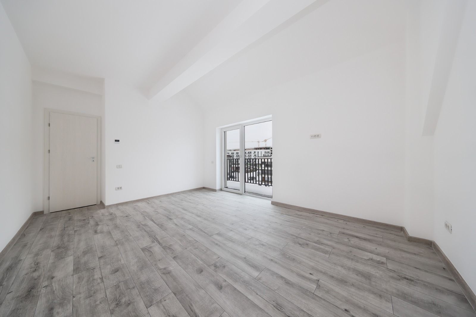 Apartament nou - loc parcare acoperit  inclus - Poză 6