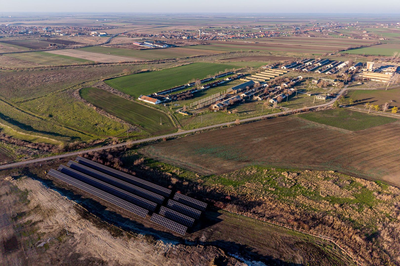 Ferma 11.5 HA lângă DN7 & Autostrada E68 – Nădlac | clădiri+utilități - Poză 4