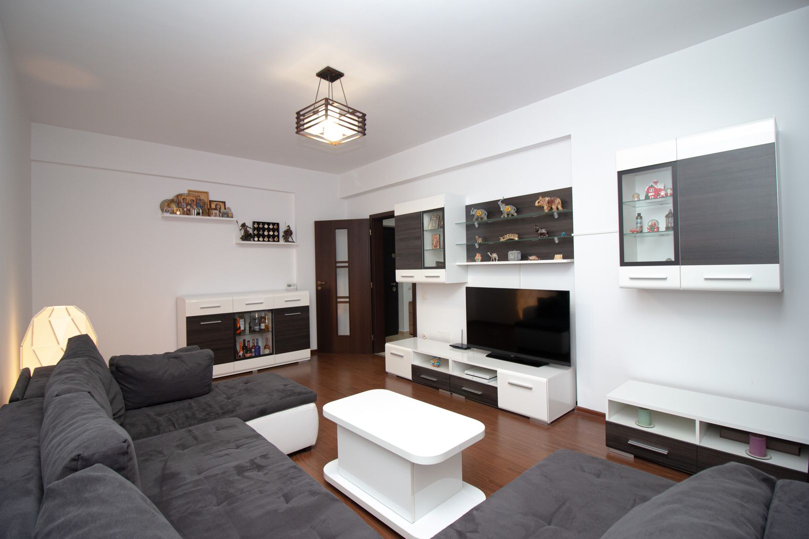Apartament de vanzare 3 camere Cartierul Latin Prelungire Ghencea - Poză 1