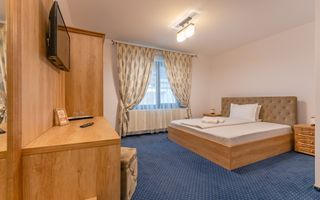 Pensiune Râșnov, 13 camere plus locuință proprietar, zonă Cetate - Poză 20