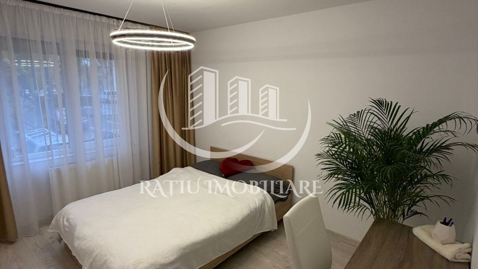 Apartament 4 camere | etajul intermediar | zona Rogerius | Oradea - Poză 1