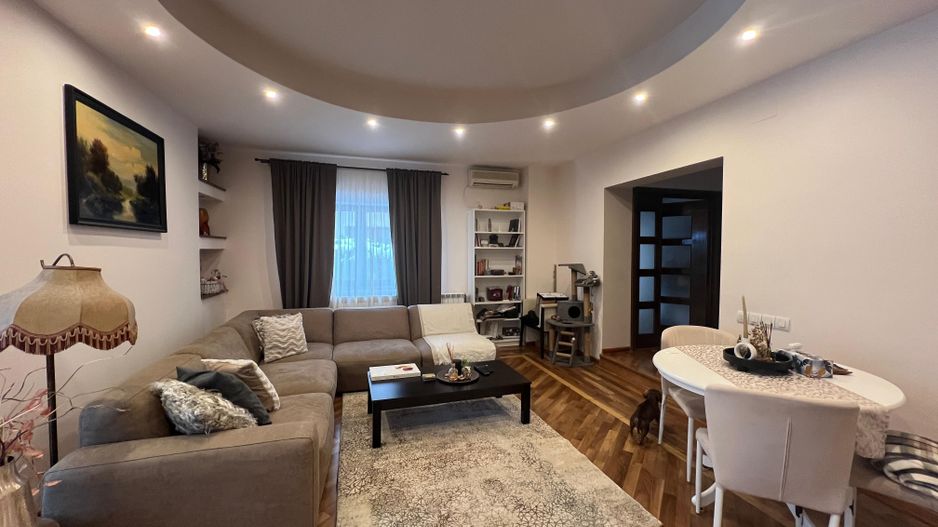 Vila Damaroaia - langa lacul Grivita - Poză 2