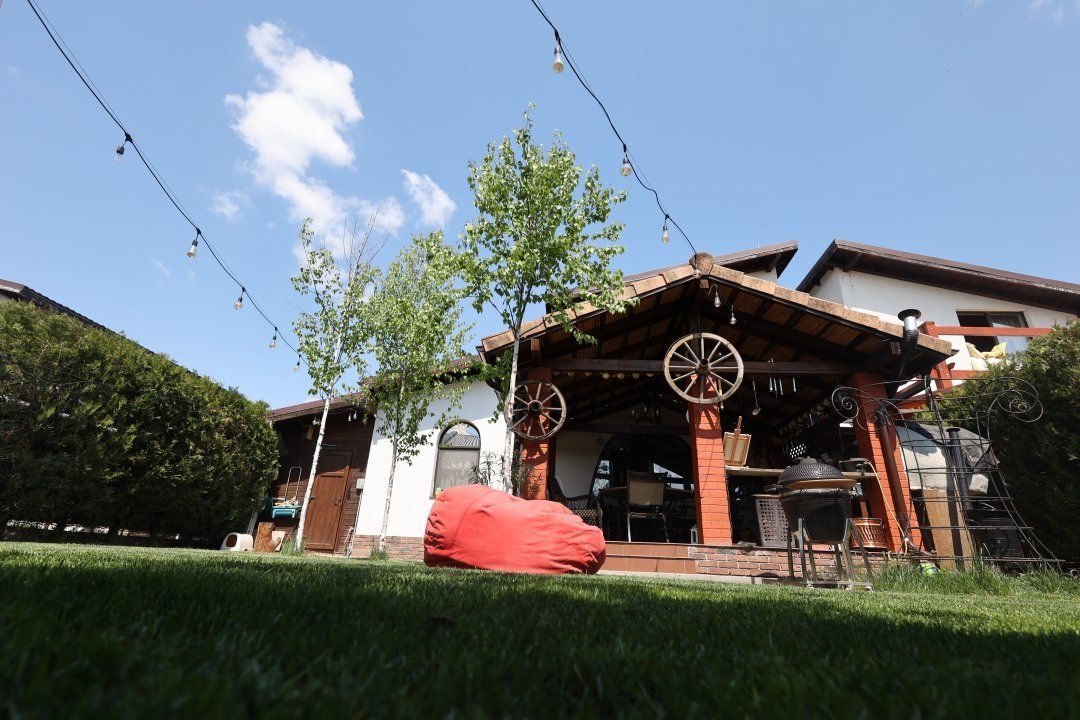 Casa 4 camere, de vanzare 138 mp utili - Poză 2