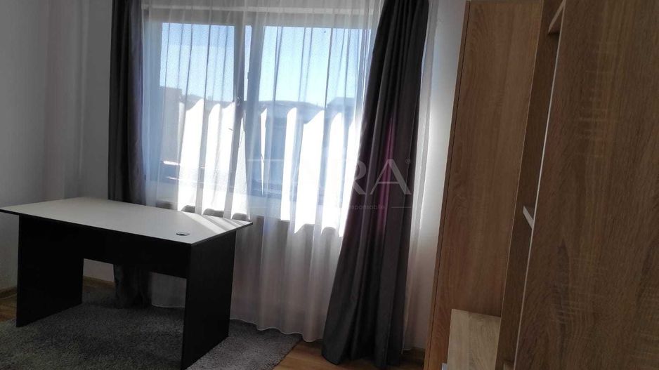Apartament cu 2 camere, mobilat și utilat, parcare inclusă. - Poză 6
