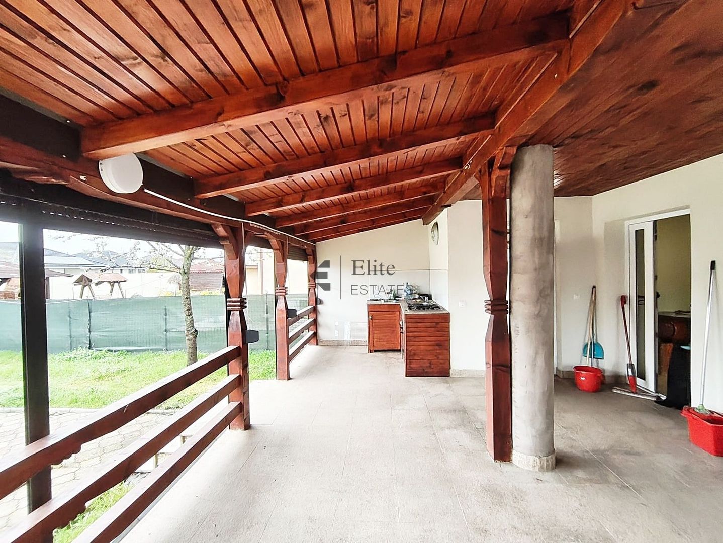 Casa cu 4 camere garaj si curte de 500 mp in Nojorid - Poză 12