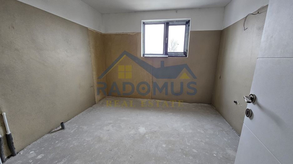 Vila Tătărani - 280 mp utili - 500 mp Teren - 8 Camere + 4 Băi - Poză 18